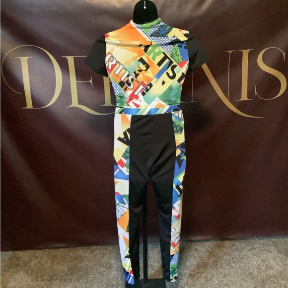 Gibiu Women's Black Letter's Print Crop Top Elastic Waist Leggings -2 Piece Set - Picture 8 of 11